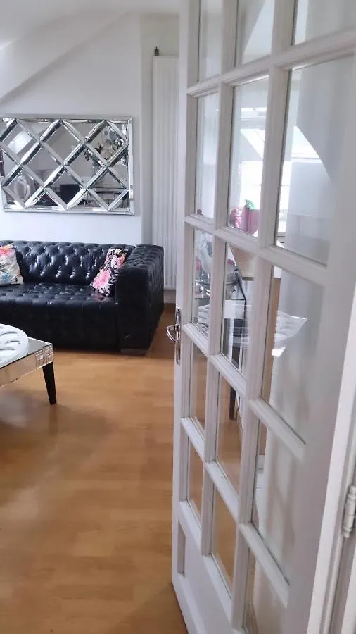 Spacieux Apparemment Au Centre De Paris Chic